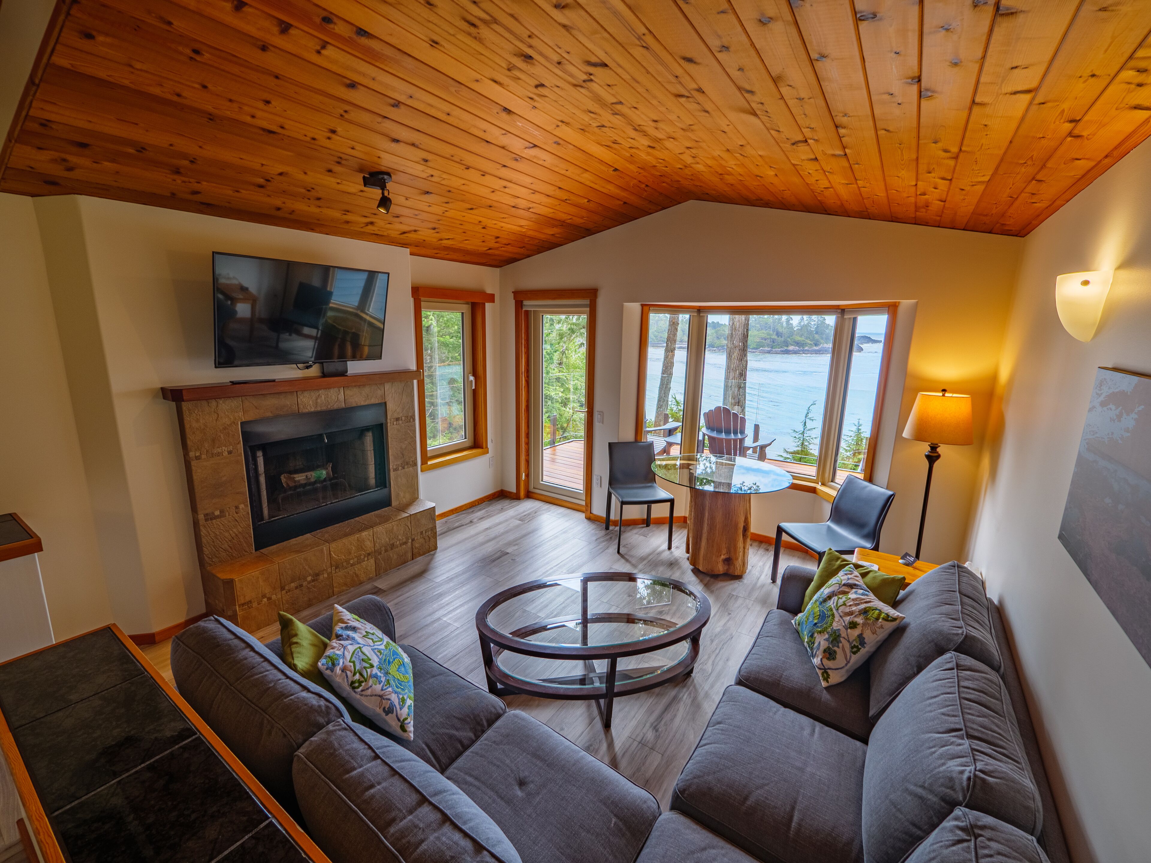 Luxury Single Room, 1 King Bed, Fireplace, Ocean View (ATLANTIS SUITE) | 1 bedroom, premium bedding, soundproofing, free WiFi