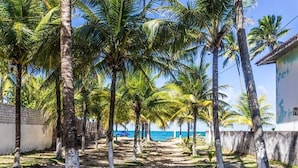 På stranden