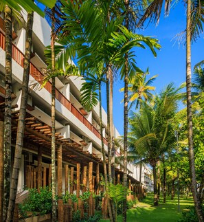 Minibar, caja de seguridad en la habitación y muebles diferentes
