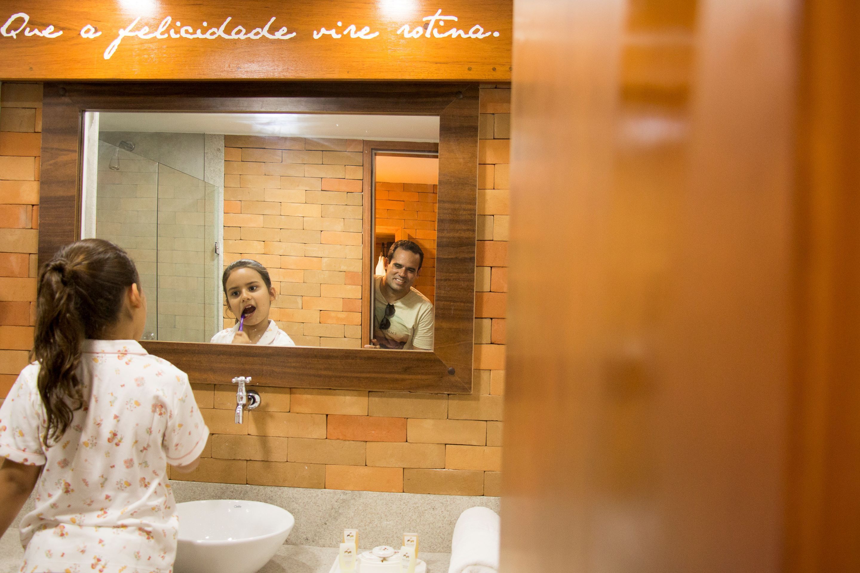 apartamento quintal | bathroom | shower, hair dryer, towels