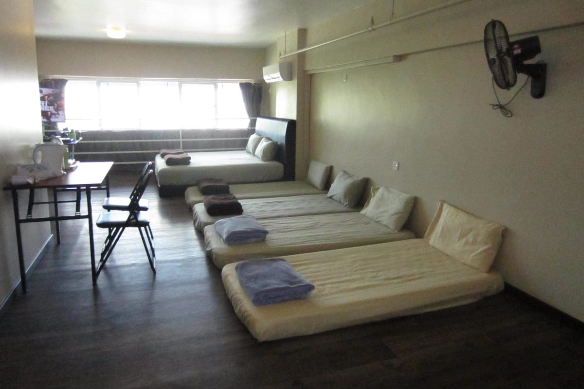 Guest House @ The CEO | 책상, 방음 설비, 다리미/다리미판