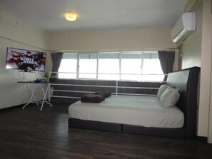 Guest House @ The CEO | Desk, soundproofing, iron/ironing board - The CEO Duplex SOHO Suite (George Town)