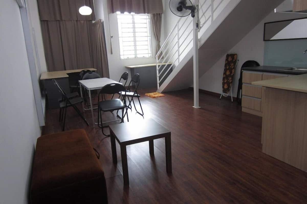 Guest House Family Suite @ The CEO | 책상, 방음 설비, 다리미/다리미판