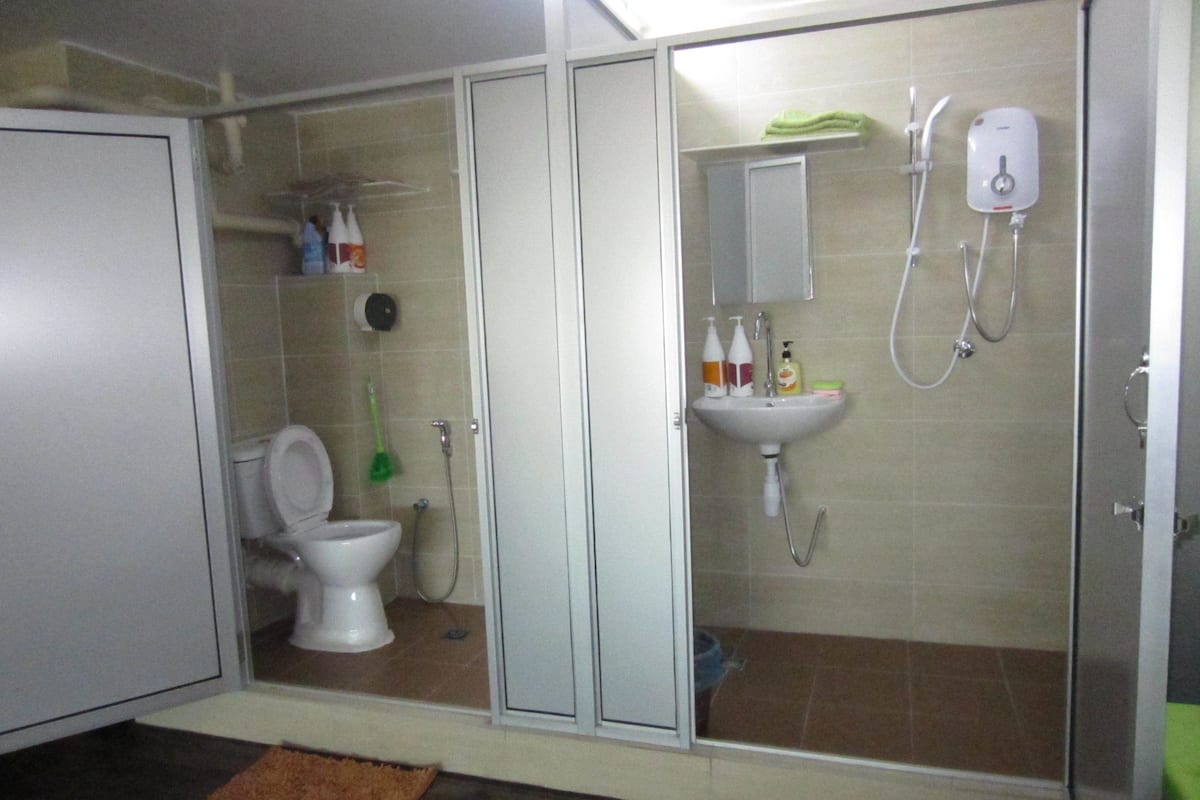 shower, free toiletries, hair dryer, slippers