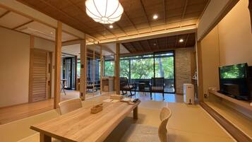 Traditional-Zimmer, Nichtraucher (MIYAKO, Open Air Bath) | Minibar, Zimmersafe, kostenloses WLAN, Bettwäsche