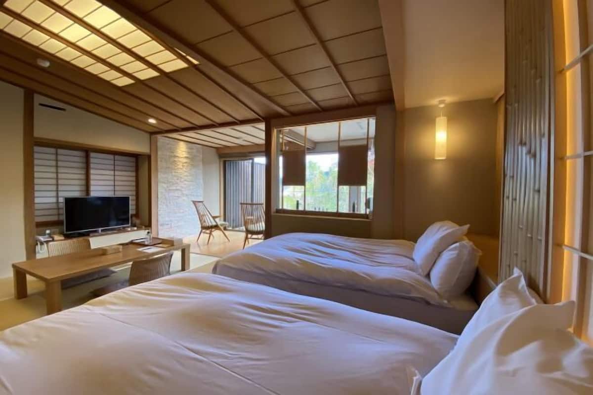 Minibar, in-room safe, free WiFi, bed sheets