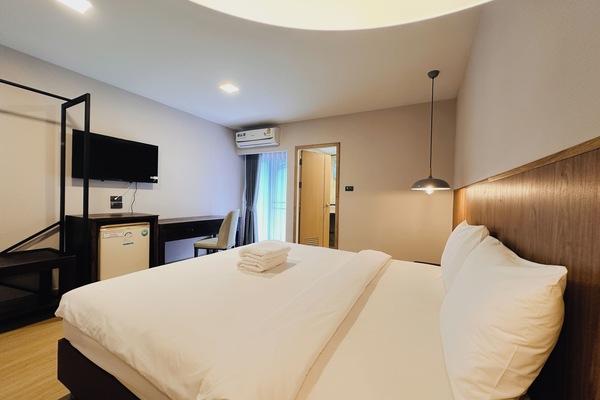 Standard Room | In-room safe, desk, free WiFi, bed sheets