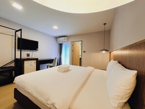 In-room safe, desk, free WiFi, bed sheets