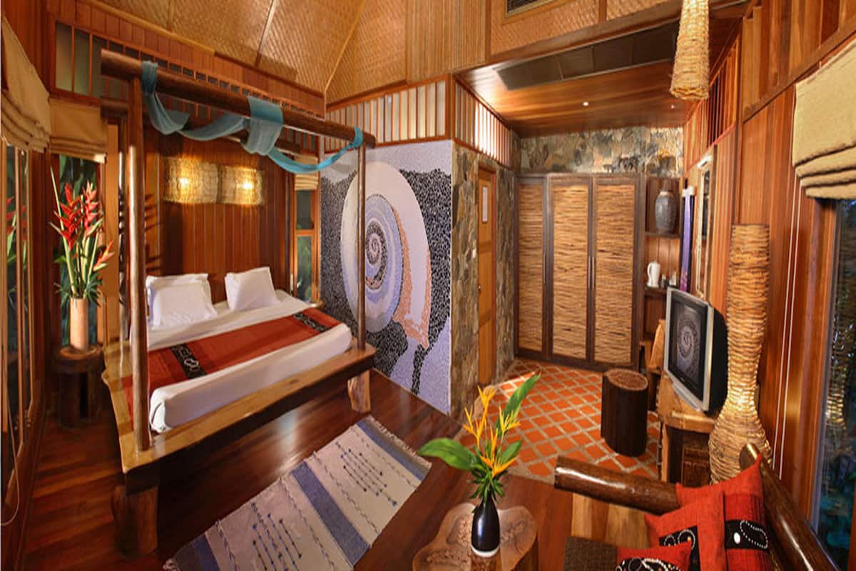 Deluxe Room | Minibar, in-room safe, rollaway beds (surcharge), WiFi (free)