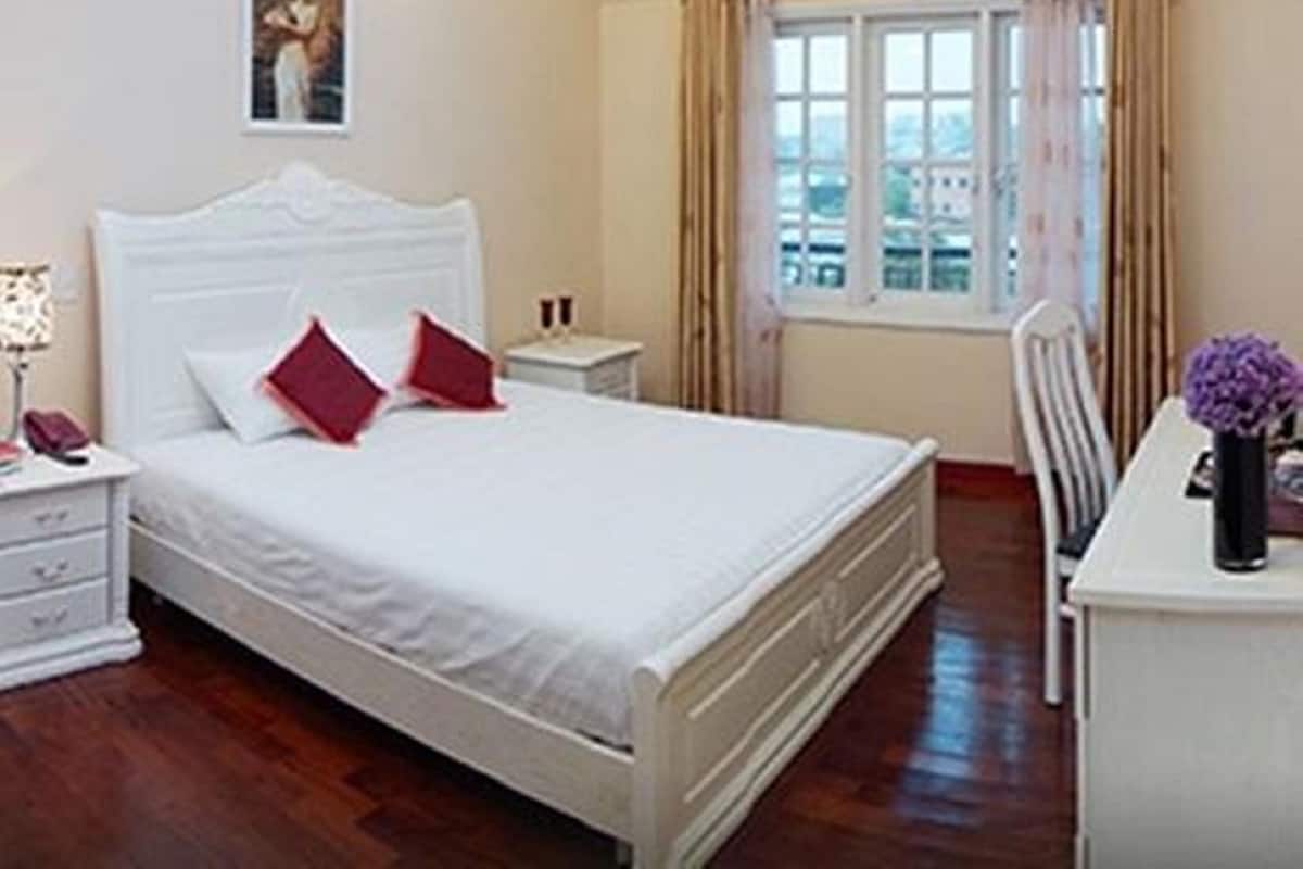 Suite (Sun Flower) | Ropa de cama de alta calidad, edredones de plumas, minibar y caja fuerte