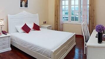 Suite (Sun Flower) | Premium bedding, down comforters, minibar, in-room safe