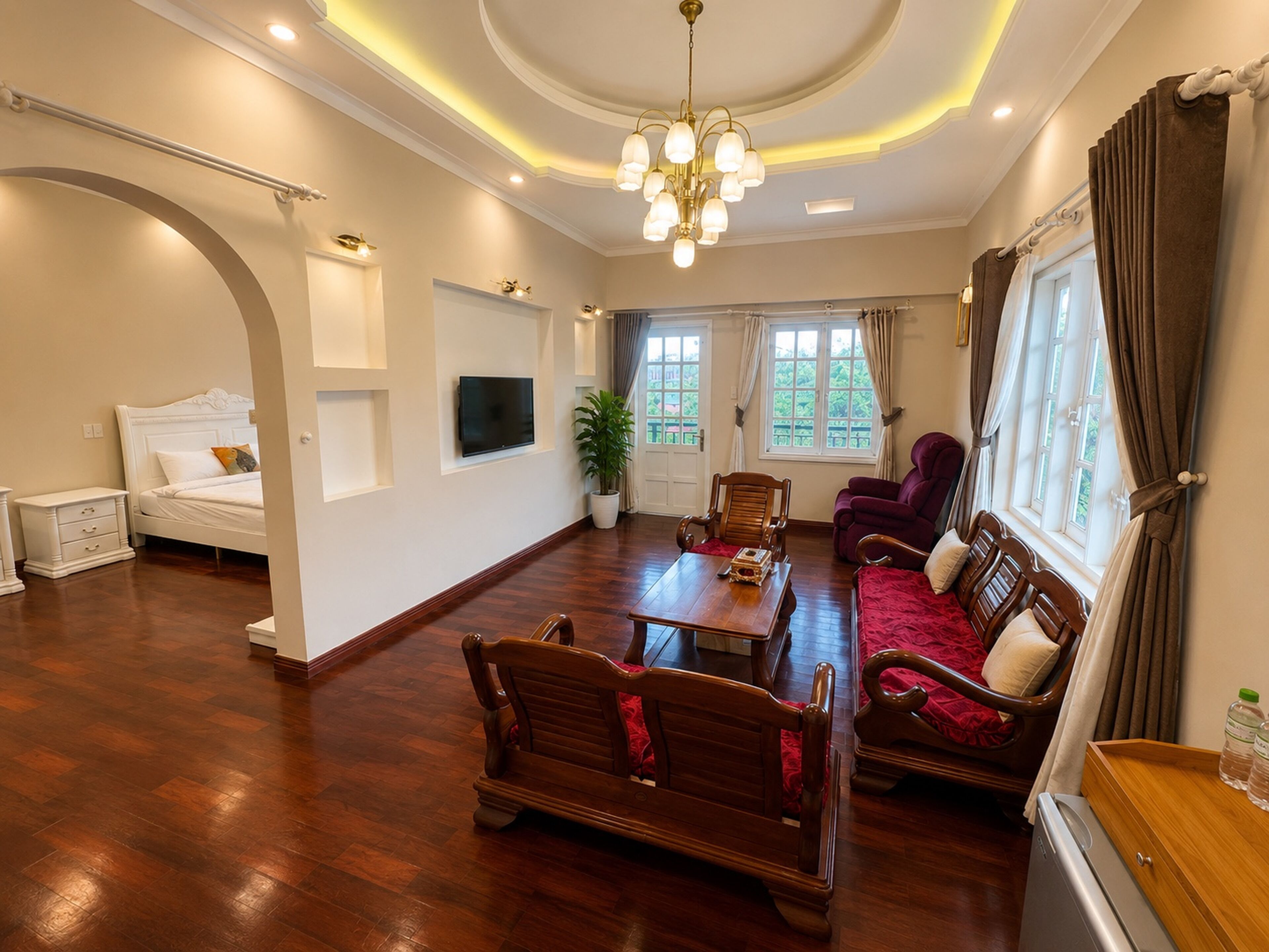 Presidential Suite (Sunflower) | Down comforters, pillowtop beds, free minibar items, in-room safe