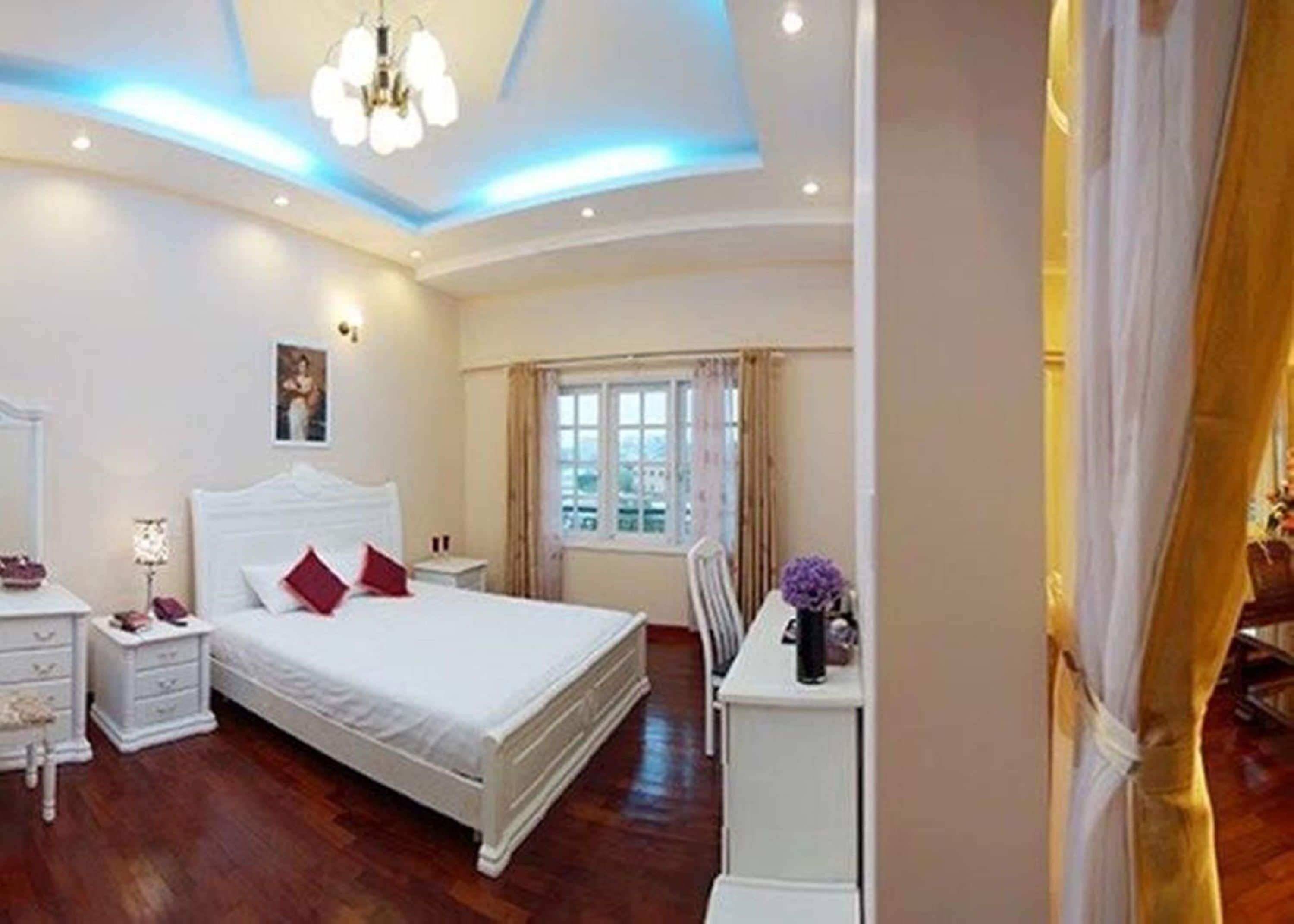 suite (sun flower) | premium bedding, down duvets, minibar, in-room safe