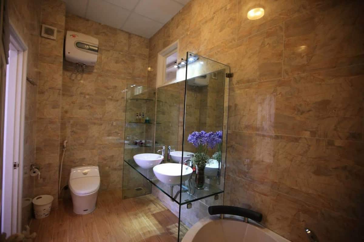 bathtub, free toiletries, hair dryer, bathrobes