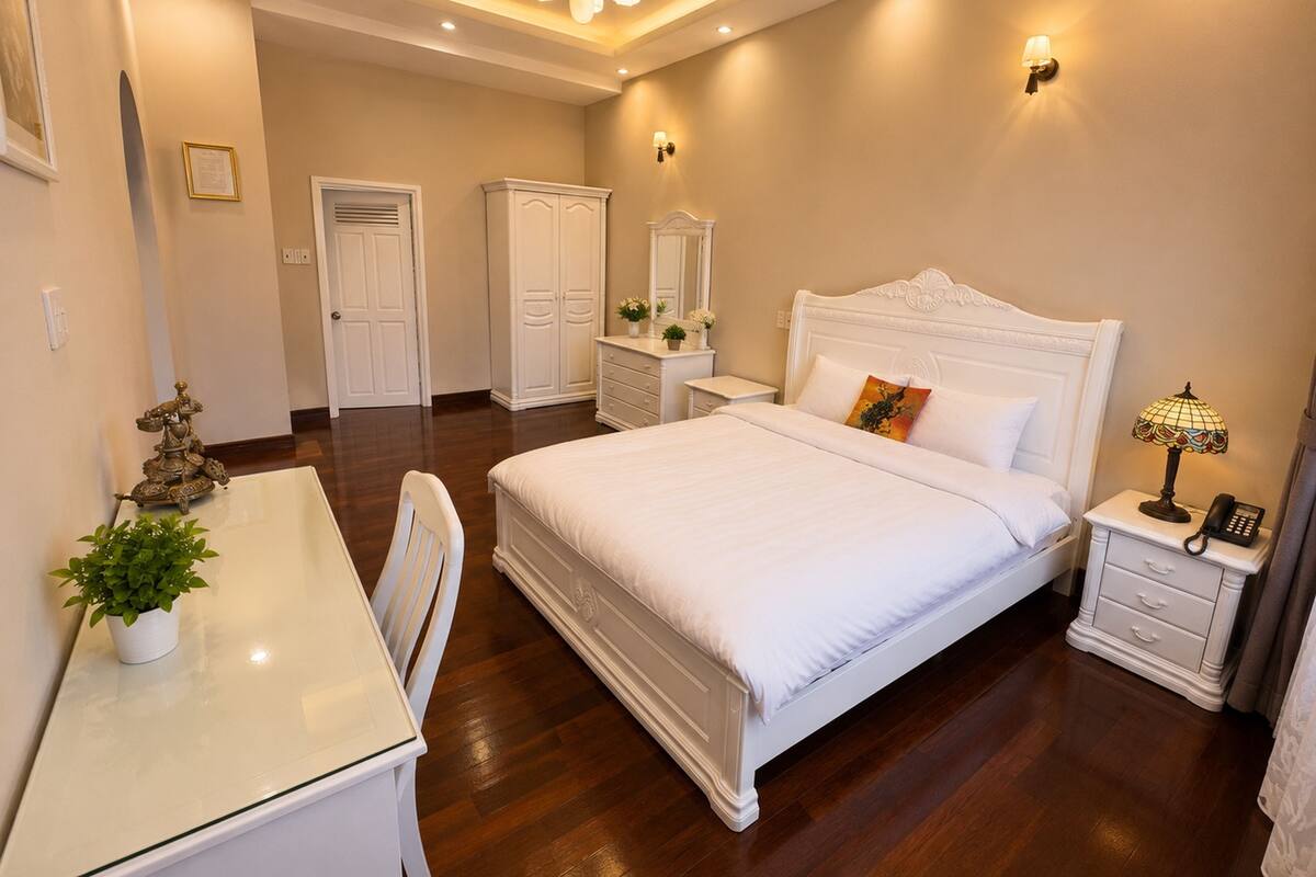 Presidential Suite (Sunflower) | Down comforters, pillowtop beds, minibar (some free items), in-room safe