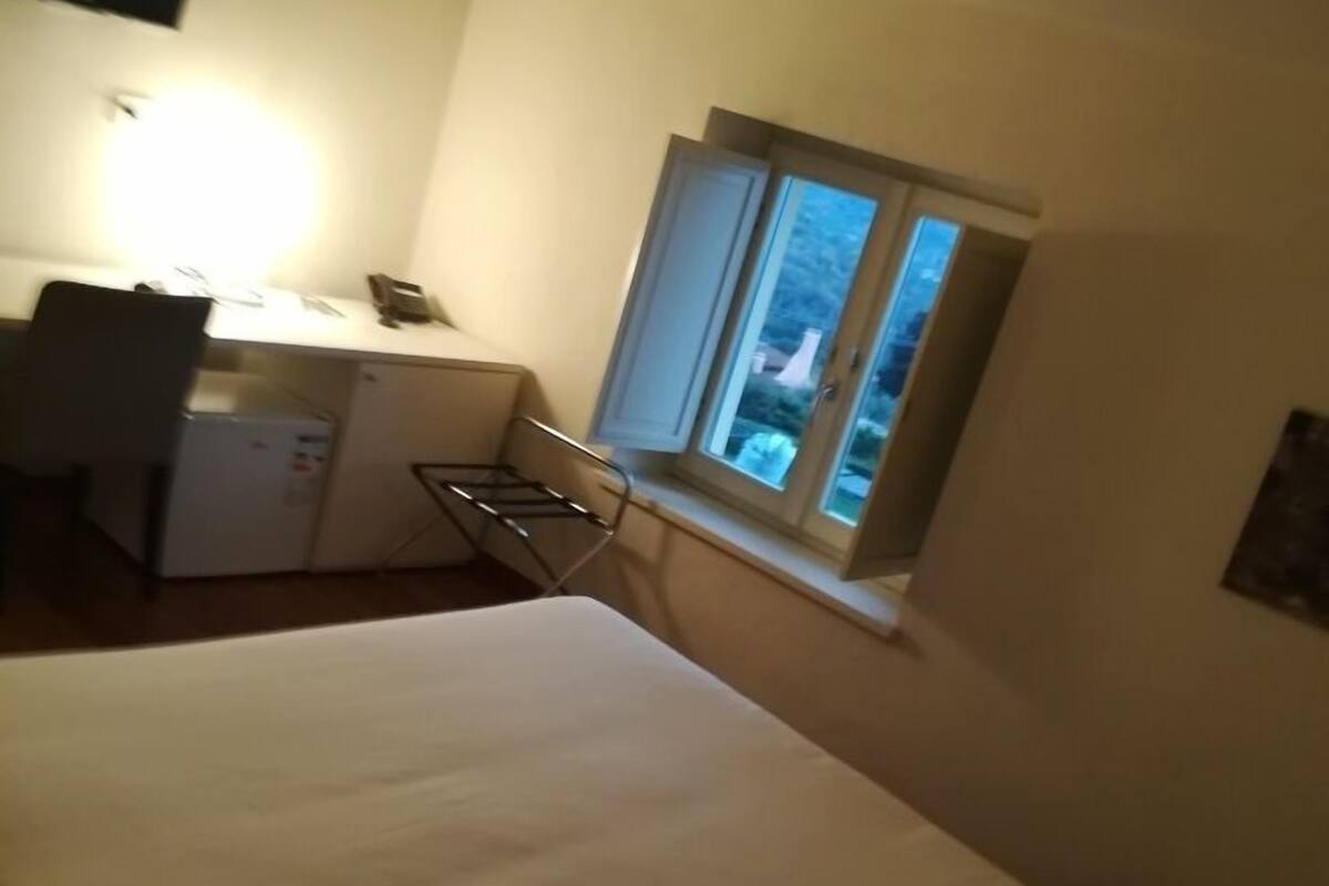 economy room | 1 bedroom, minibar, in-room safe, desk