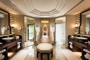 Shower, rainfall showerhead, free toiletries, hair dryer - Anantara Layan Phuket Resort (Choeng Thale)