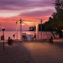 4 restaurants, lunch, dinner, brunch served; Thai cuisine