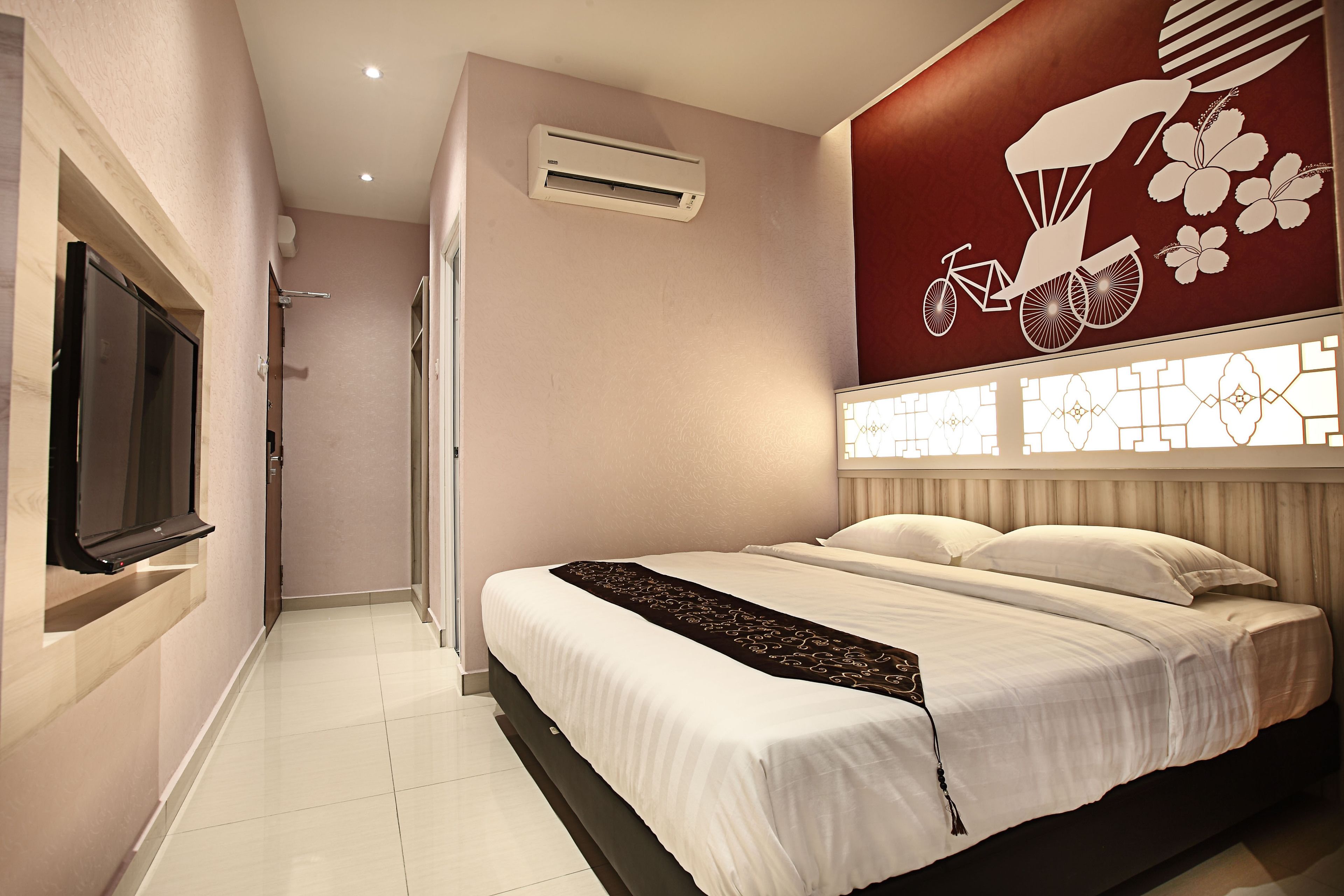 day use queen room - day use 6 hours (between 9am-6pm) | in-room safe, free wifi, bed sheets
