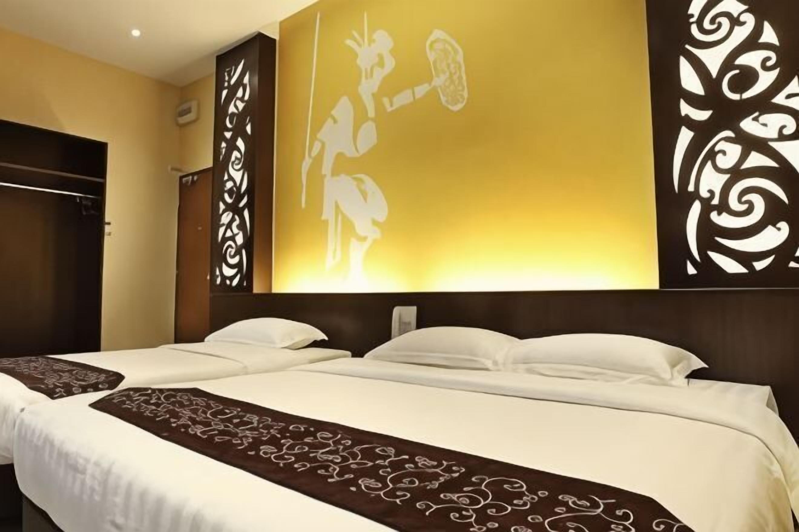 In-room safe, free WiFi, bed sheets
