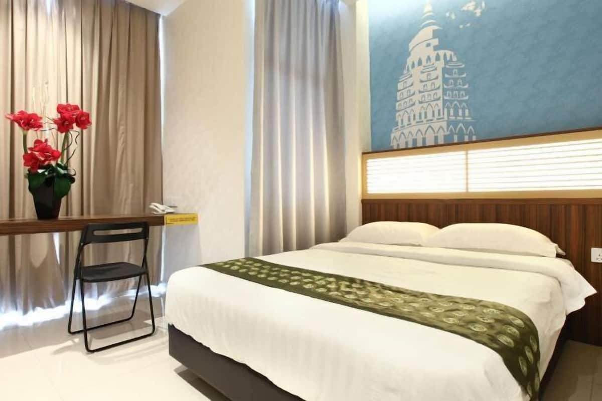 In-room safe, free WiFi, bed sheets