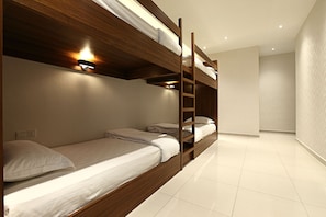 Chambre Quadruple | Coffres-forts dans les chambres, Wi-Fi gratuit, draps fournis