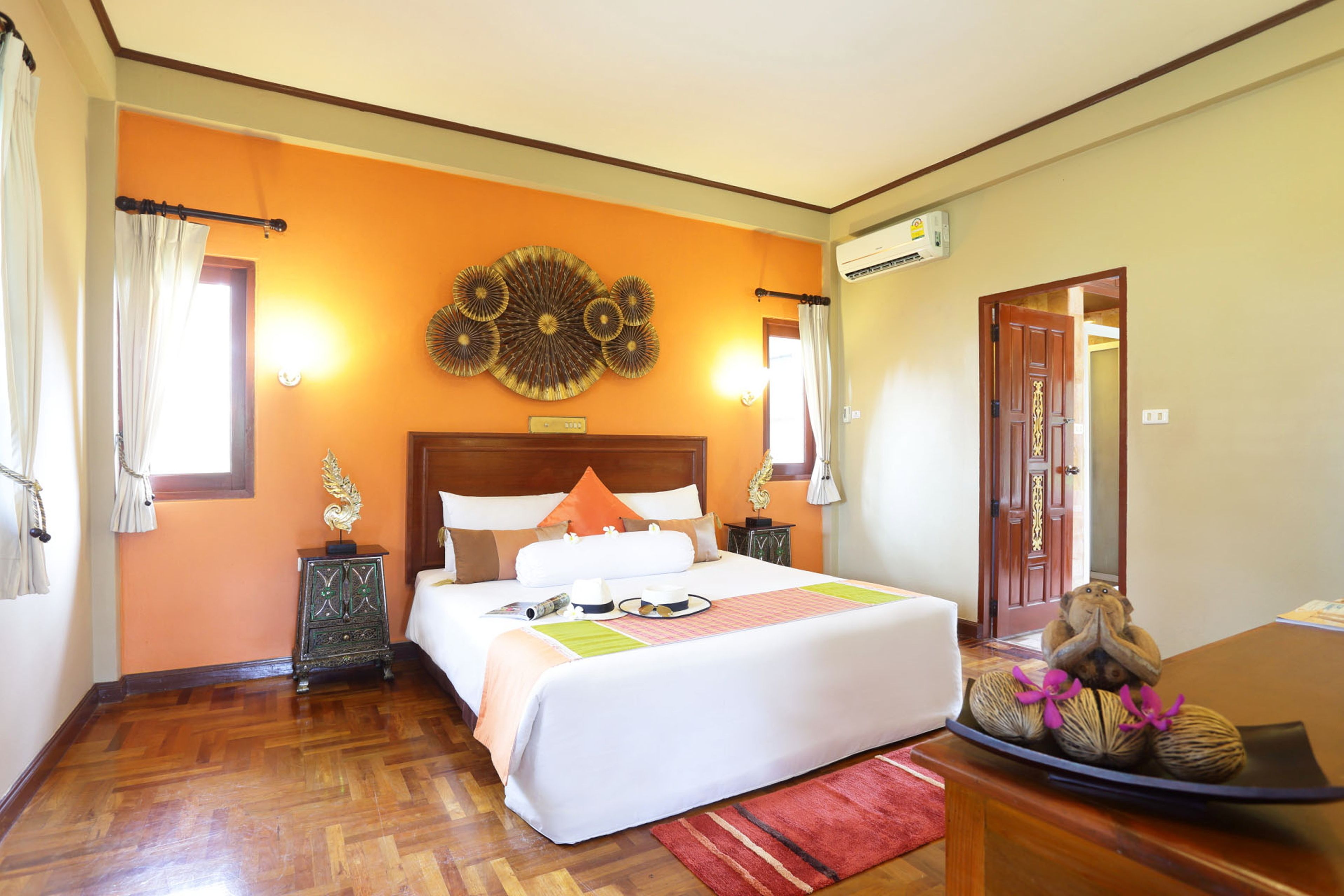 seaview villa | minibar, in-room safe, desk, cots/infant beds