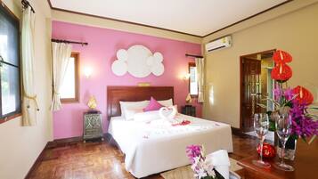 Seaview Villa | Minibar, in-room safe, desk, cots/infant beds