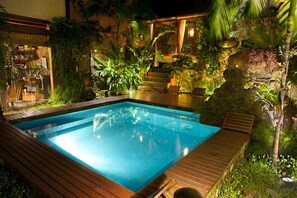 Outdoor pool, pool umbrellas, sun loungers - Casa Turquesa - Maison D´Hôtes (Paraty)