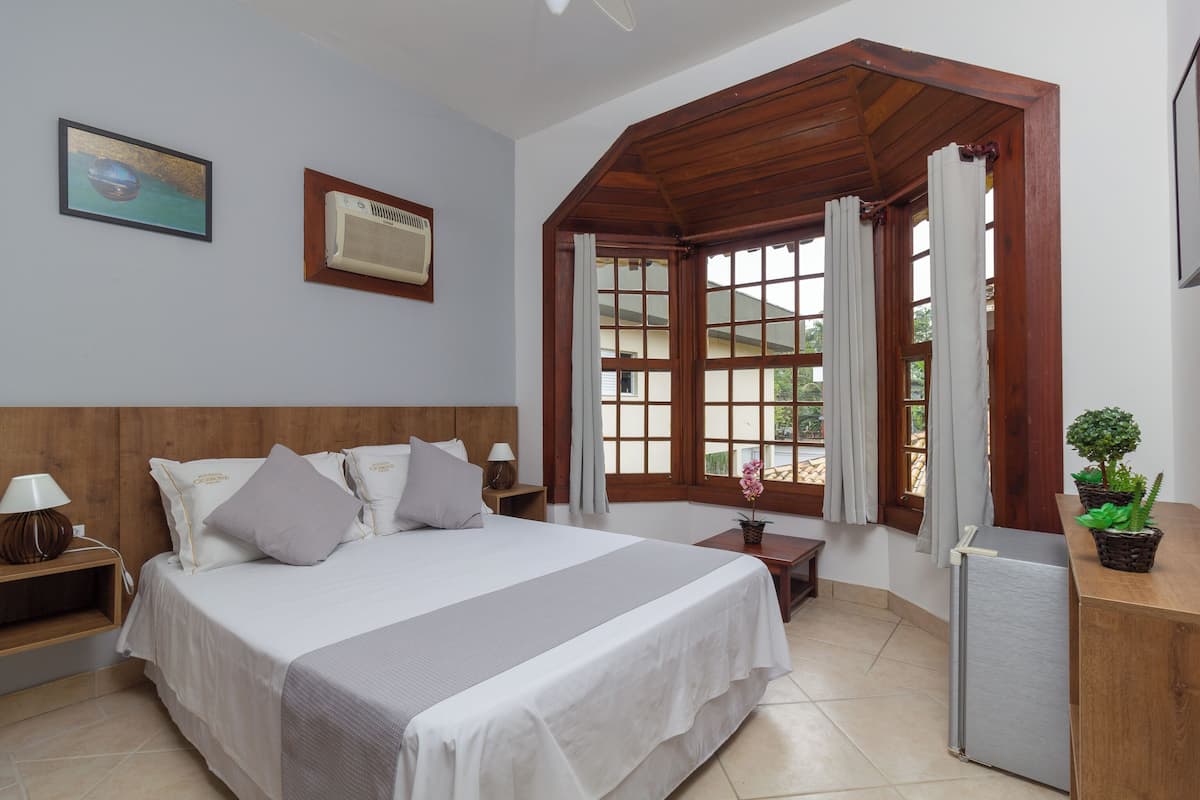 Eenvoudige tweepersoonskamer, 1 tweepersoonsbed | Een minibar, gratis wifi, beddengoed
