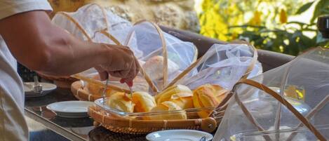 Free daily buffet breakfast