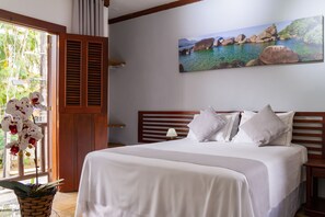 Deluxe Triple Room | View from room - Pousada Cicerone - Portal das Artes - Com Gerador de Energia (Paraty)