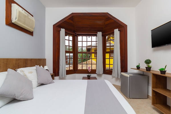 Quarto casal básico, 1 cama de casal | Vista do quarto