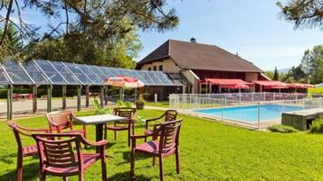 Piscine extérieure (ouverte en saison)