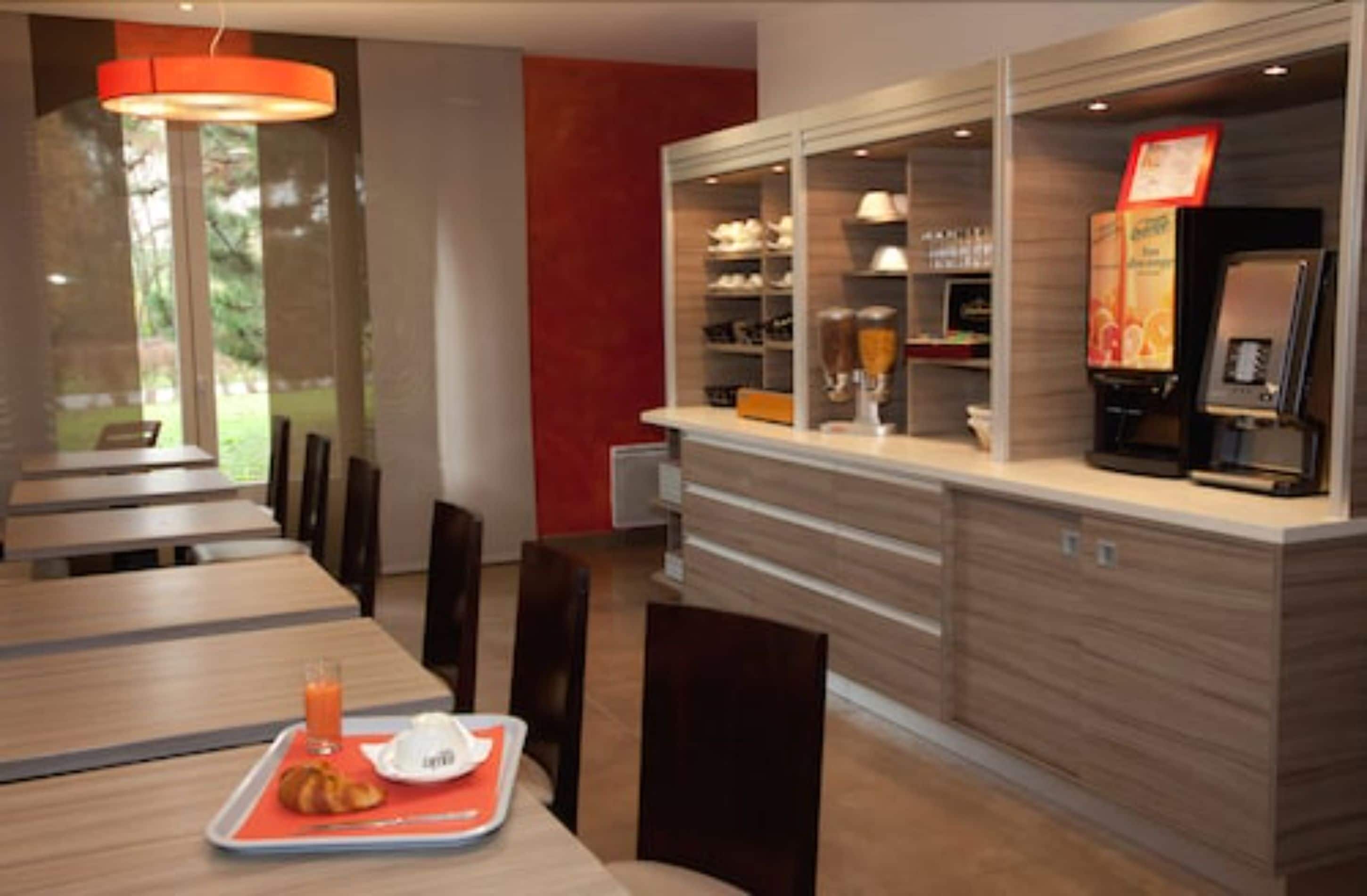 daily buffet breakfast for a fee