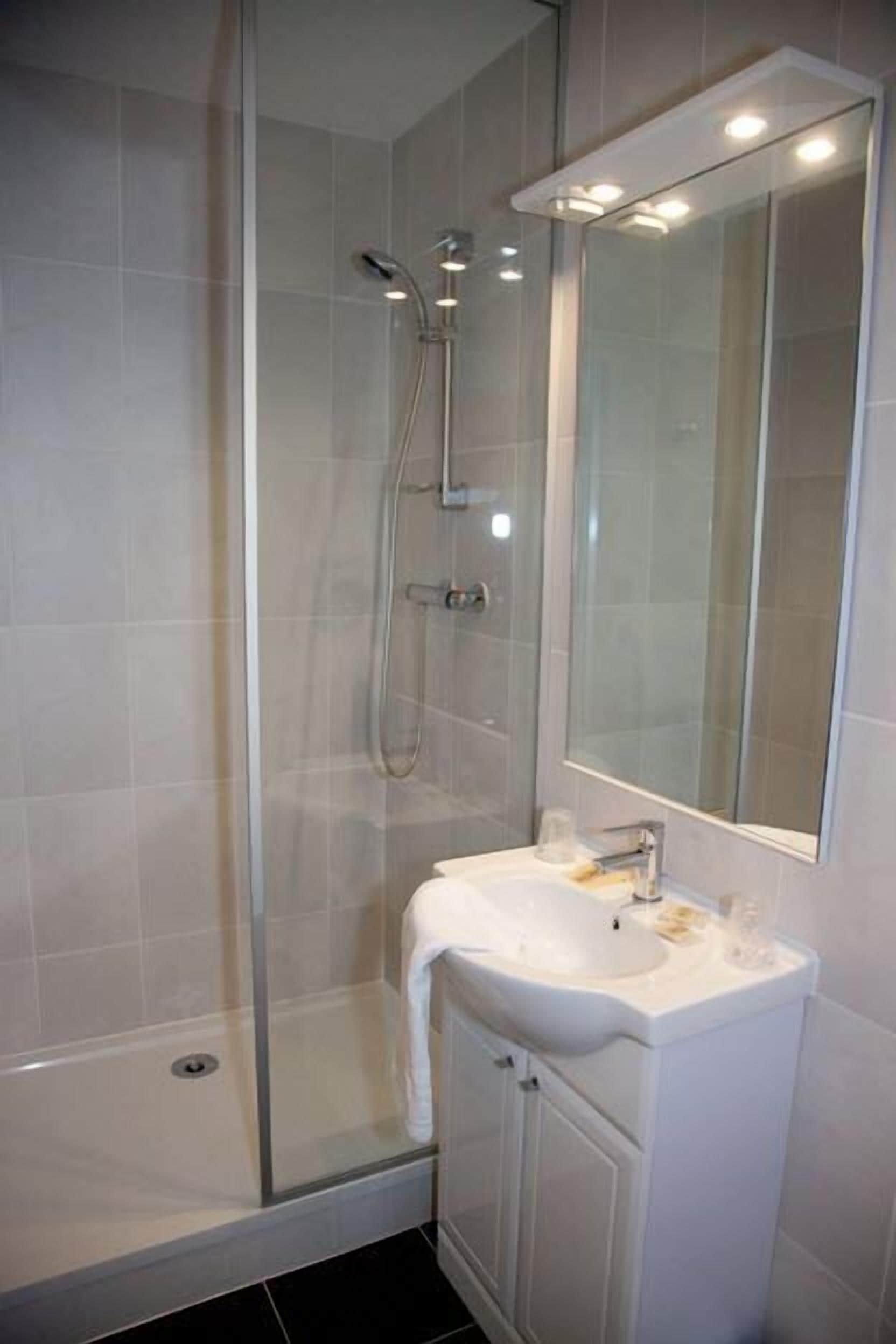 shower, free toiletries, hair dryer, towels