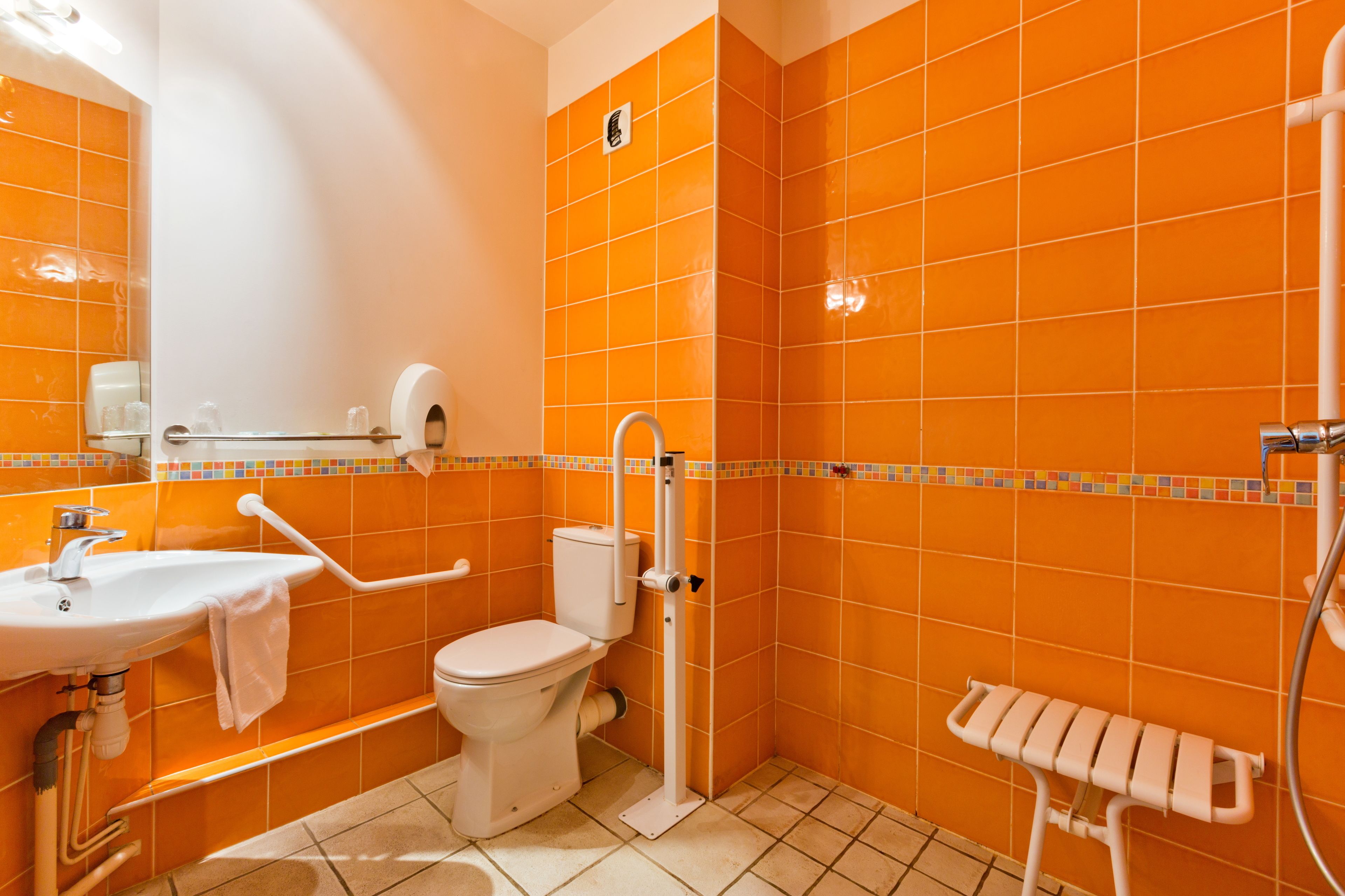 single room | bathroom | shower, free toiletries, hair dryer, towels