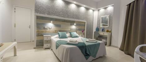 Tweepersoonskamer | Verduisterende gordijnen, een strijkplank/strijkijzer, gratis wifi