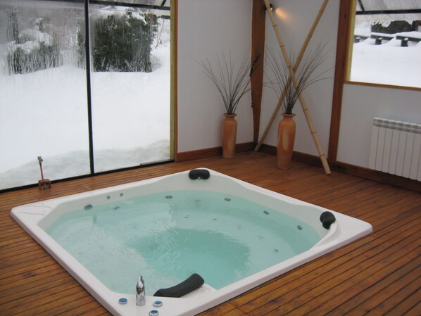 室內 SPA 浴池