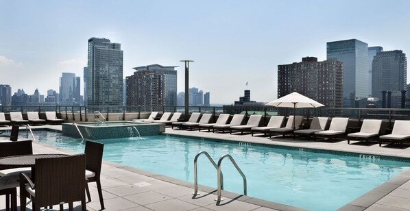 Alberca al aire libre por temporada 