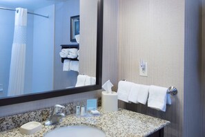 Free toiletries, hair dryer, towels - Hampton Inn & Suites Bismarck Northwest (Bismarck)