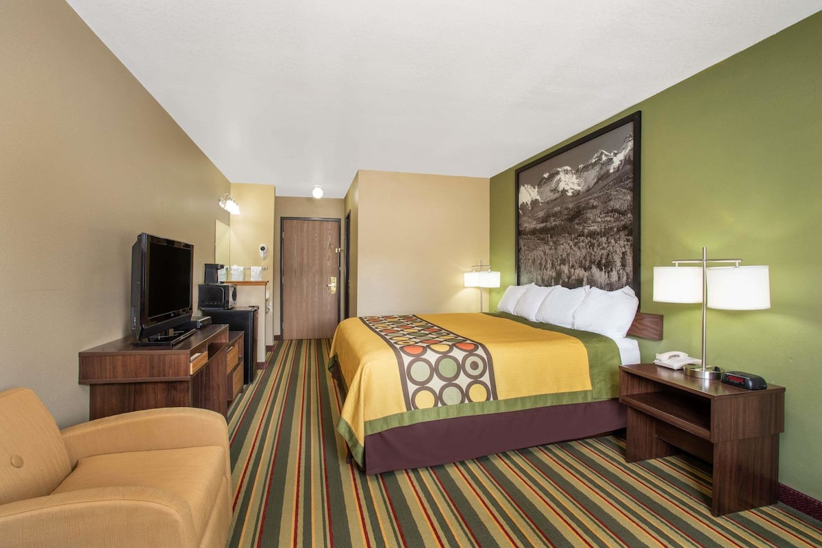 Studio Suite, 1 King Bed, Non Smoking