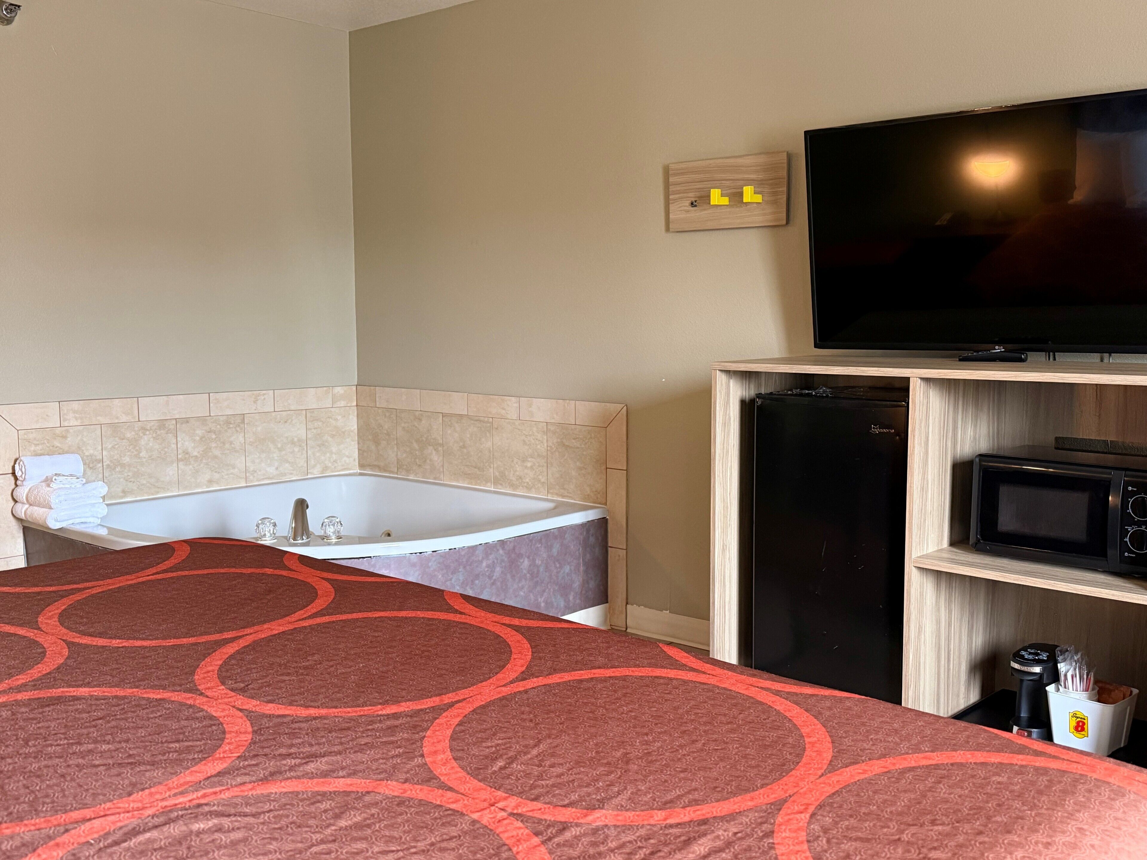 Studio Suite, 1 King Bed, Non Smoking | Desk, blackout curtains, free cots/infant beds, free WiFi