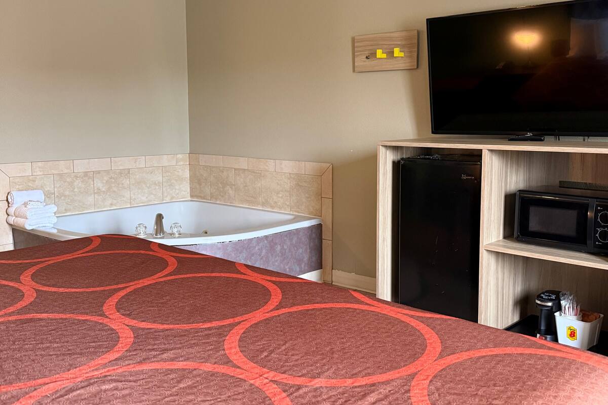 Suite estudio, 1 cama King size, para no fumadores | Escritorio, cortinas blackout, cunas gratuitas y wifi gratis