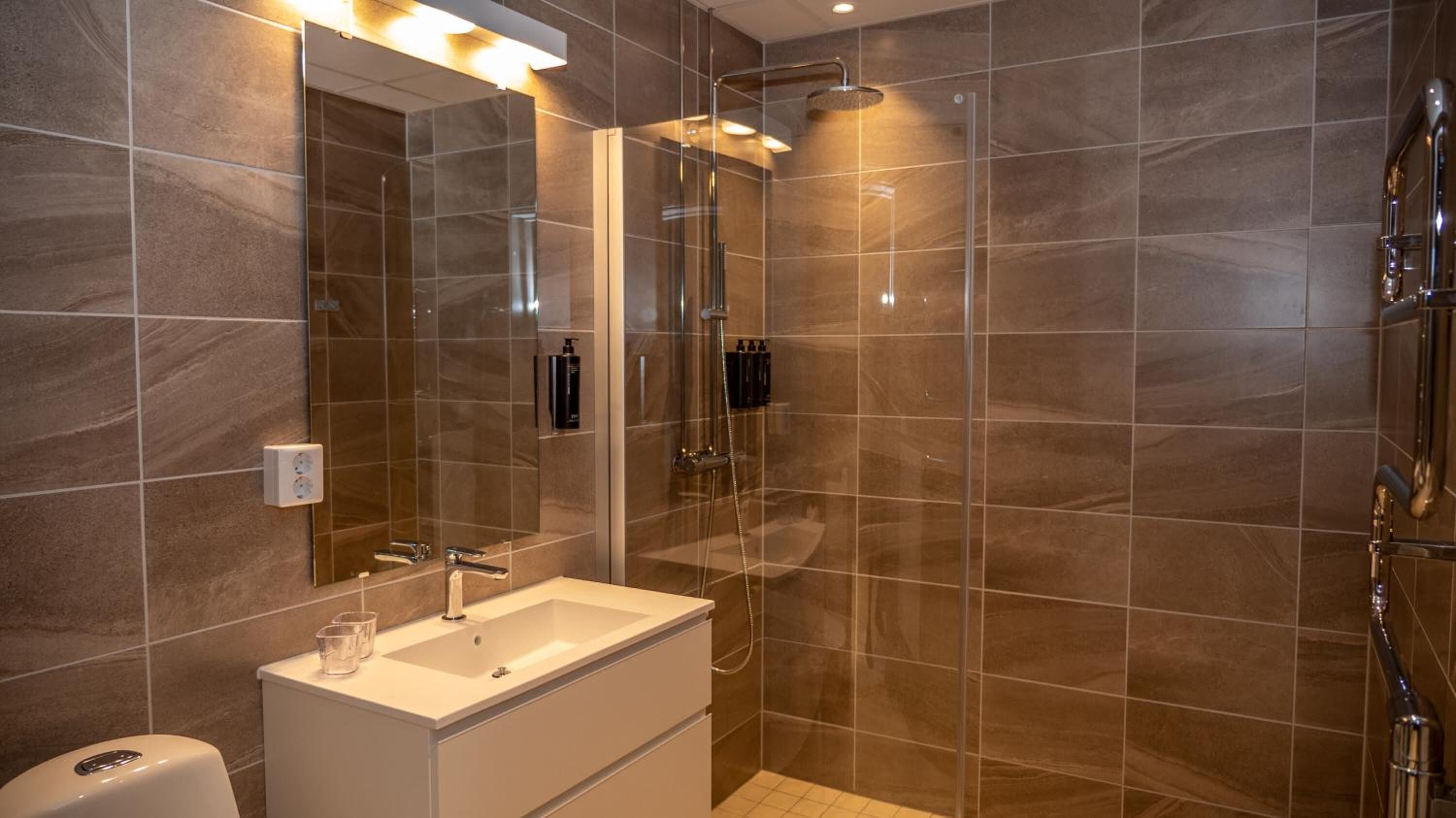 shower, heated floors, soap, toilet paper