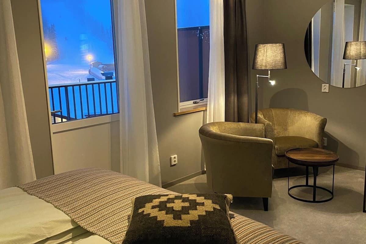 1 bedroom, blackout curtains, soundproofing, iron/ironing board