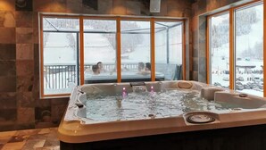 Bồn tắm spa trong nhà