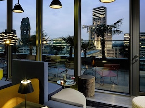 Bar auf der Dachterrasse