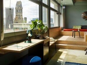 Large Urban | Premium bedding, down comforters, minibar, in-room safe