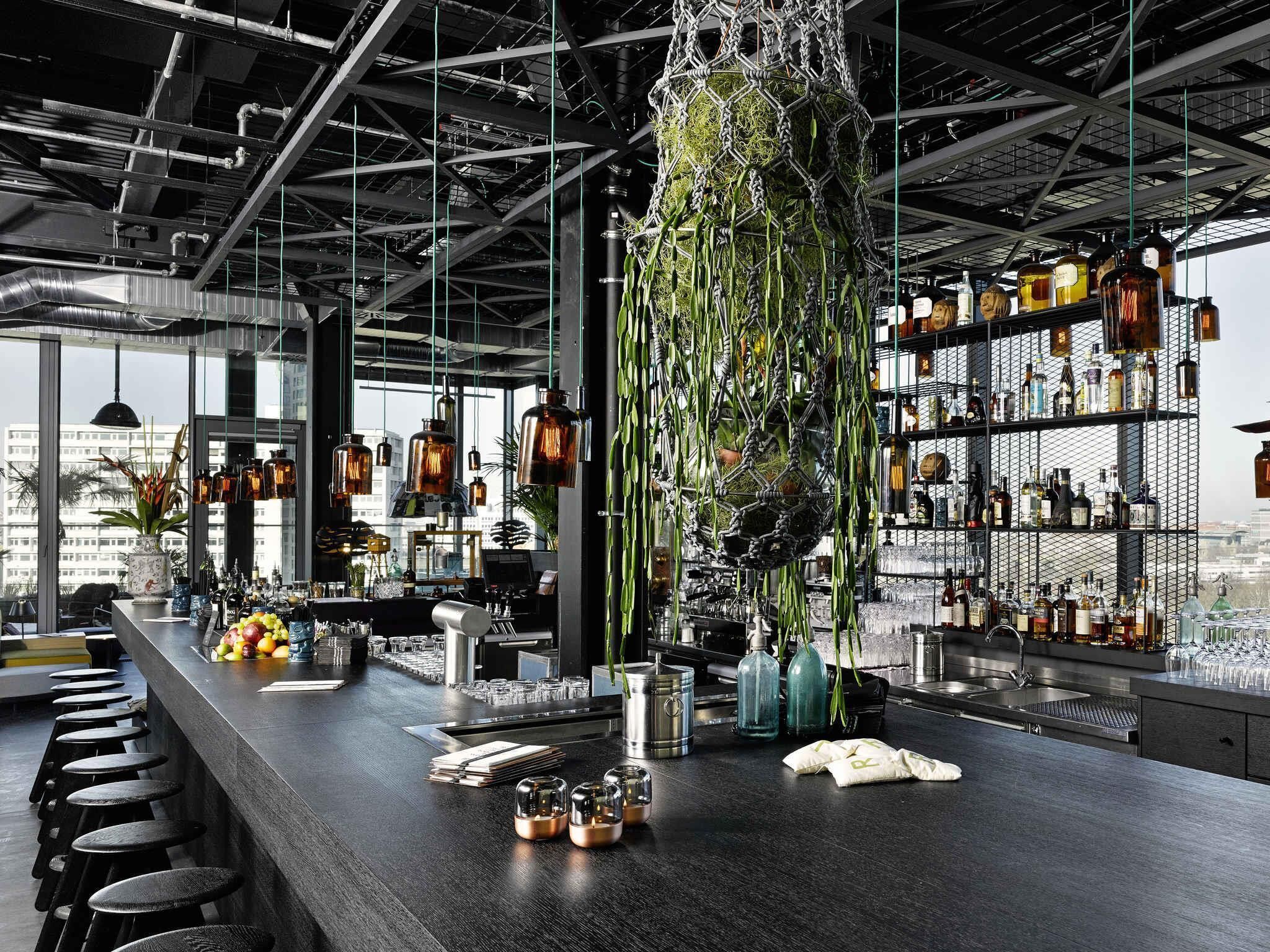 Bar ở tầng thượng 